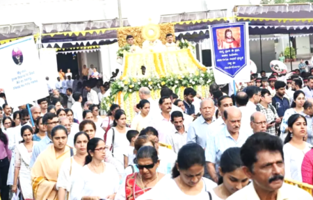 ಮಂಗಳೂರು : ಧರ್ಮಪ್ರಾಂತ್ಯದ ವಾರ್ಷಿಕ ಪರಮ ಪವಿತ್ರ ಪ್ರಸಾದದ ಭವ್ಯ ಮೆರವಣಿಗೆ