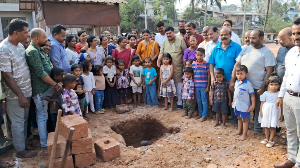 ಅತ್ತಾವರ ವಾರ್ಡಿನ ಮಹಾಕಾಳಿಪಡ್ಪುವಿನಲ್ಲಿ ಅಂಗನವಾಡಿ ಕೇಂದ್ರ ಕಟ್ಟಡದ ಕಾಮಗಾರಿಯ ಗುದ್ದಲಿ ಪೂಜೆ