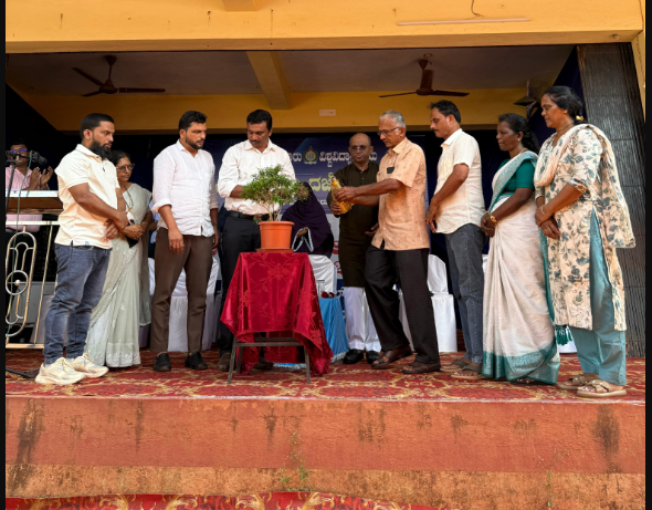 ಪಿ ಎ ಪ್ರಥಮ ದರ್ಜೆ ಕಾಲೇಜಿನ ವಿದ್ಯಾರ್ಥಿಗಳಿಂದ ಮೊಂಟೆಪದವ್ ಕರ್ನಾಟಕ ಪಬ್ಲಿಕ್ ಸ್ಕೂಲ್ ನಲ್ಲಿ ಎನ್ ಎಸ್ ಎಸ್ ವಾರ್ಷಿಕ ವಿಶೇಷ ಶಿಬಿರಕ್ಕೆ ಚಾಲನೆ