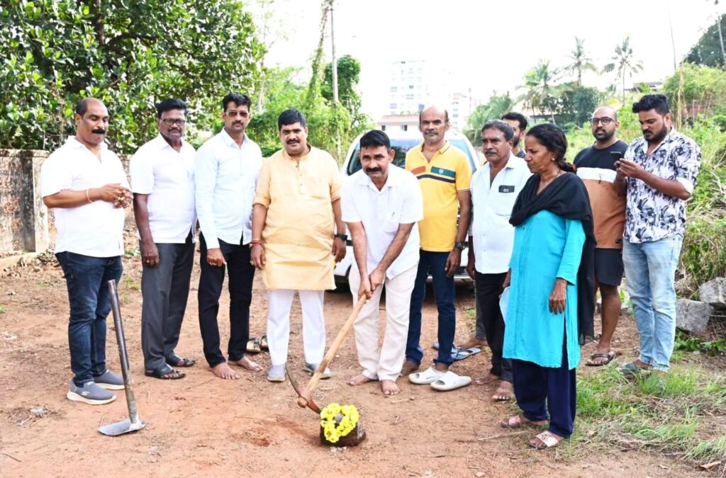 ಕೊಡಿಯಾಲ್ಬೈಲ್ ವಾರ್ಡಿನ ಕದ್ರಿಗುಡ್ಡೆ ಬಳಿಯ ರಸ್ತೆ ಅಭಿವೃದ್ಧಿ ಕಾಮಗಾರಿಯ ಗುದ್ದಲಿ ಪೂಜೆ