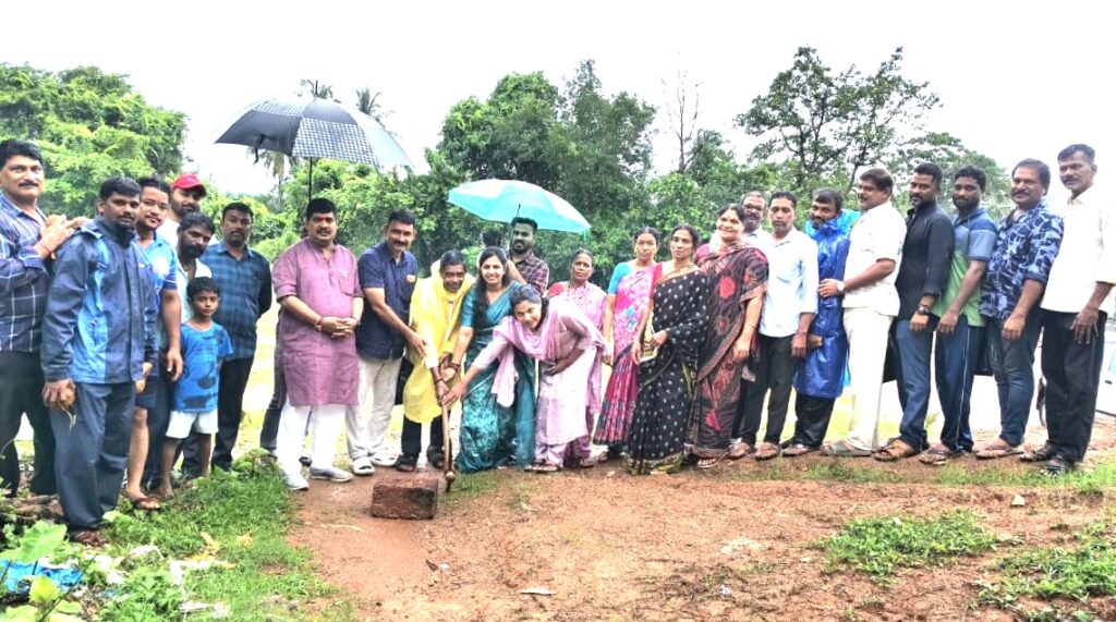 ಮ.ನ.ಪಾ. ವ್ಯಾಪ್ತಿಯ ಕಣ್ಣೂರು ವಾರ್ಡಿನ ಶ್ರೀ ವೈದ್ಯನಾಥ ದೇವಸ್ಥಾನದ ಬಳಿ ಕಾವೇರಂಗಡಿ ಯೋಗೀಶ್ ಮನೆಯವರೆಗೆ ರಸ್ತೆಯ ಅಭಿವೃದ್ಧಿ ಕಾಮಗಾರಿಗಾಗಿಯ ಗುದ್ದಲಿ ಪೂಜೆ