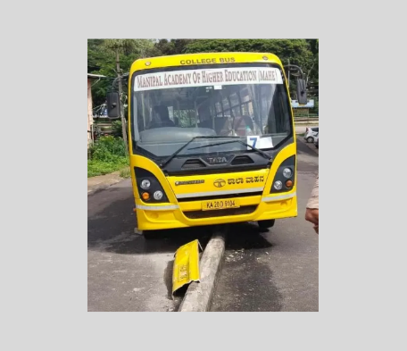 ಉಡುಪಿ: ಶಾಲಾ ಬಸ್ ಚಾಲಕನಿಗೆ ಹೃದಯಾಘಾತ- ಡಿವೈಡರ್ಗೆ ಬಸ್ ಡಿಕ್ಕಿ, ತಪ್ಪಿದ ಅನಾಹುತ