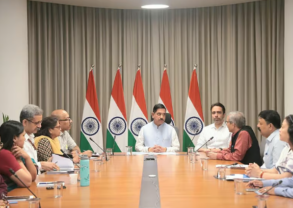 ಕೇಂದ್ರ ಶಿಕ್ಷಣ ಸಚಿವರಾಗಿ ಪ್ರಹ್ಲಾದ್ ಜೋಷಿ ಅಧಿಕಾರ ಸ್ವೀಕಾರ