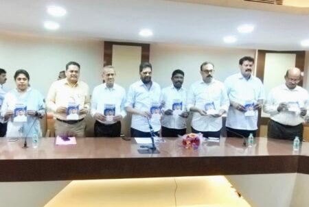 ಡಾ.ಎಂ.ಎನ್.ರಾಜೇಂದ್ರ ಕುಮಾರ್ ಅವರಿಂದ ಎಸ್.ಜಗದೀಶ್ಚಂದ್ರ ಅಂಚನ್ ಸೂಟರ್ಪೇಟೆ ಬರೆದಿರುವ ‘ತ್ಯಾಗಮಯಿ ಮೊಳಹಳ್ಳಿ’ಕೃತಿ ಬಿಡುಗಡೆ